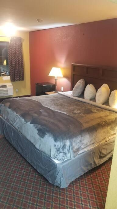 Hotel 2 Queens Beds Hotel Room 127 Stillwater Eksteriør billede